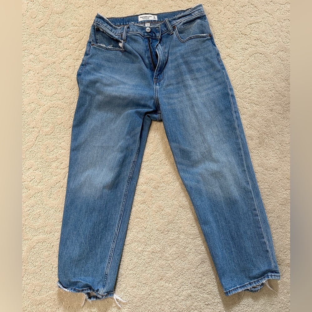 Abercrombie & Fitch Ankle Straight Ultra High Rise - Size 30 short *Worn Twice